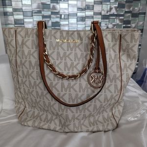 COPY - AUTHENTIC MICHAEL KORS LARGE HARPER TOTE- VANILLA. EXCELLENT CONDITION!